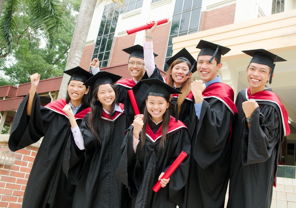 Why a Growing Number of Singaporean Graduates are Taking Their Talents to the Online Community Why a Growing Number of Singaporean Graduates are Taking Their Talents to the Online Community